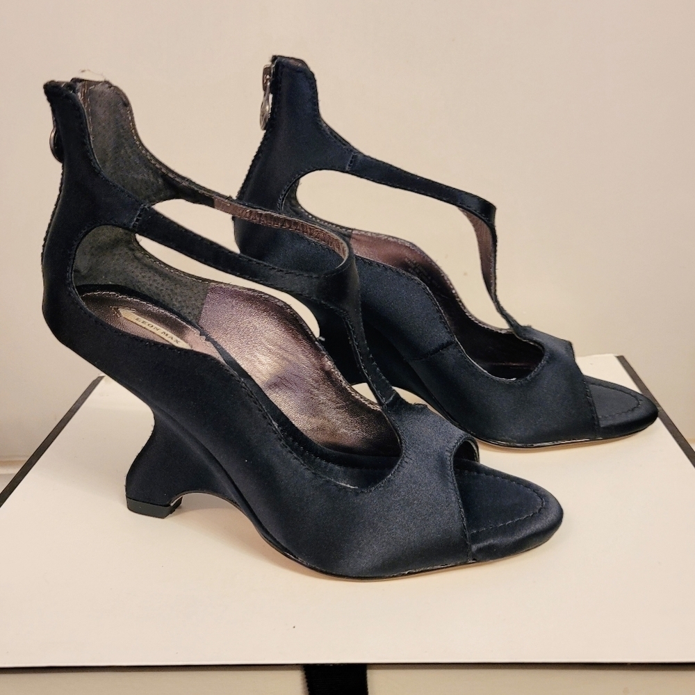 NIB LEON MAX BLACK SATIN ANGLED HEEL AVOW LEATHER T-STRAP WEDGE PUMP - Picture 8 of 16